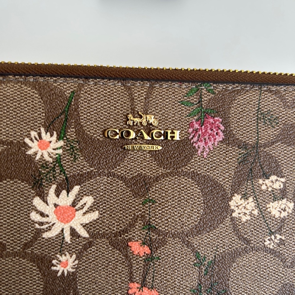 Coach Accordion Wildflower Tan Signature Canvas Wristlet Wallet Excellent - Picture 4 of 5